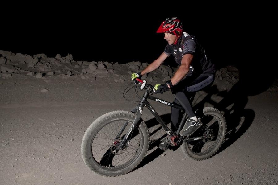 Немецкий велосипедист покорил рекордную высоту