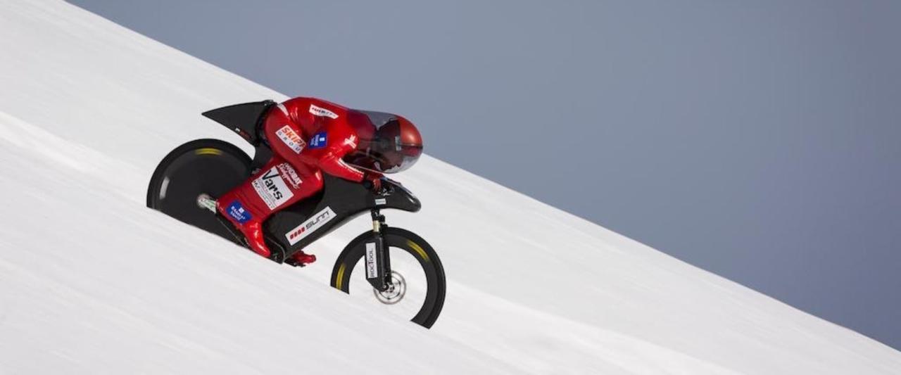 самая большая скорость при спуске с горы на велосипеде